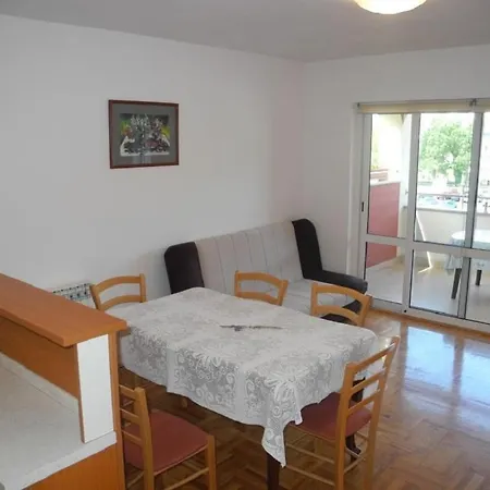 3 Lara 42 Pax Apartment Crikvenica