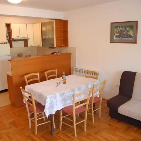 3 Lara 42 Pax Apartment