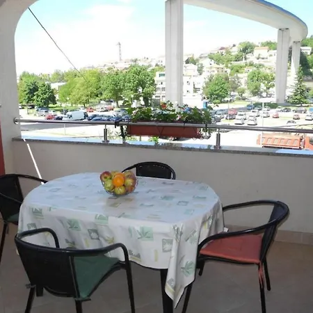 Apartment 3 Lara 42 Pax *