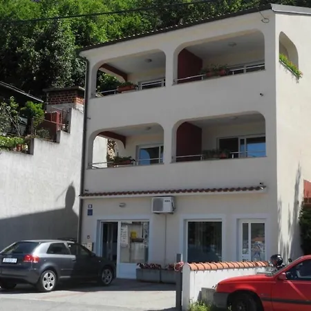 3 Lara 42 Pax Apartment *